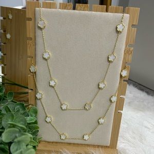 Necklace pearl and gold plated